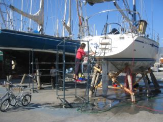 En plein travail sur le terre-plein